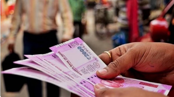 कौन हैं ये लोग जिनके पास पड़े हैं 7261 करोड़ रुपये के नोट, RBI ने दिया 2000 के नोट पर बड़ा अपडेट