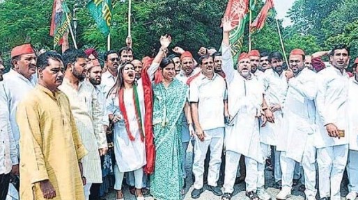 अपराधों के खिलाफ प्रदर्शन कर रहे सपाइयों की जेब कटी, भीड़ में घुसे चोरों ने पार किए फोन