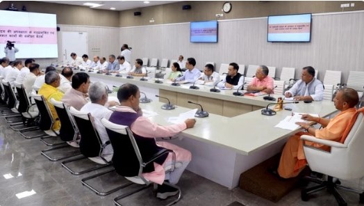 दशहरा से पहले यूपी की सड़कें होंगी गड्ढामुक्त, सीएम योगी की अफसरों संग बैठक, दिए सख्त निर्देश