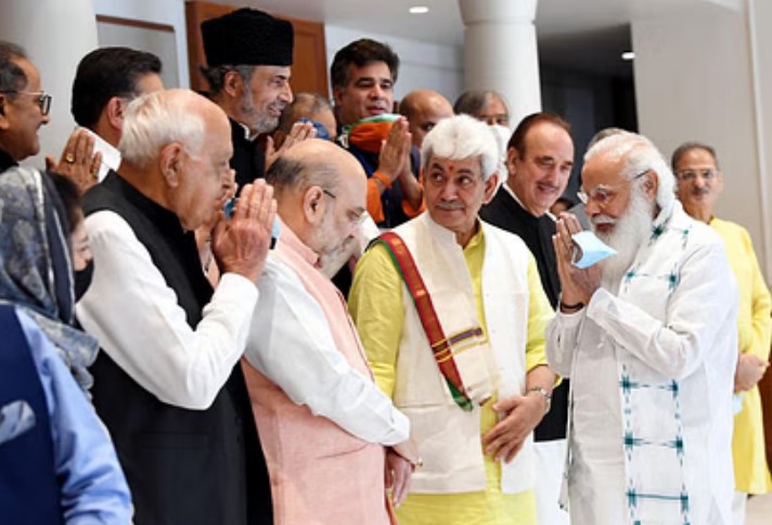 ‘फ्री जमीन-सिलेंडर, स्टूडेंट्स को भत्ता-लैपटॉप, मेट्रो सेवा’, भाजपा ने जम्मू कश्मीर चुनाव के लिए किए ये चुनावी वादे 