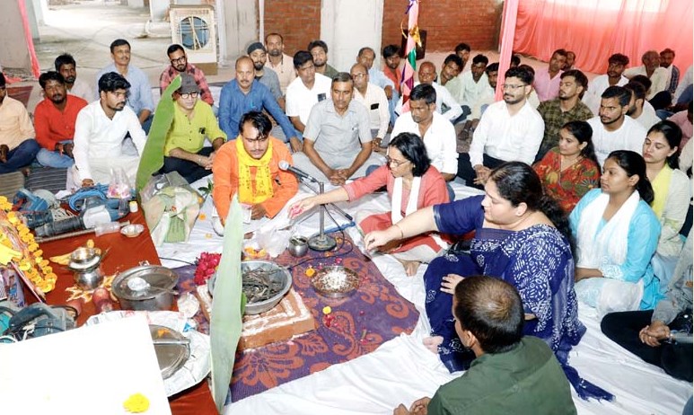 सी.एम.एस. में धूमधाम से सम्पन्न हुई विश्वकर्मा पूजा
