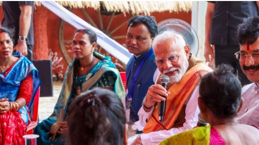 जैसे भगवान ने शबरी का उद्धार किया, हमारा गांव भी धन्य हुआ. ओडिशा में PM मोदी से बोले लाभार्थी