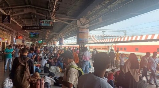 मथुरा में पटरी से उतरी मालगाड़ी, वंदेभारत, भोपाल शताब्दी, गतिमान जैसी 36 से अधिक ट्रेनें निरस्त