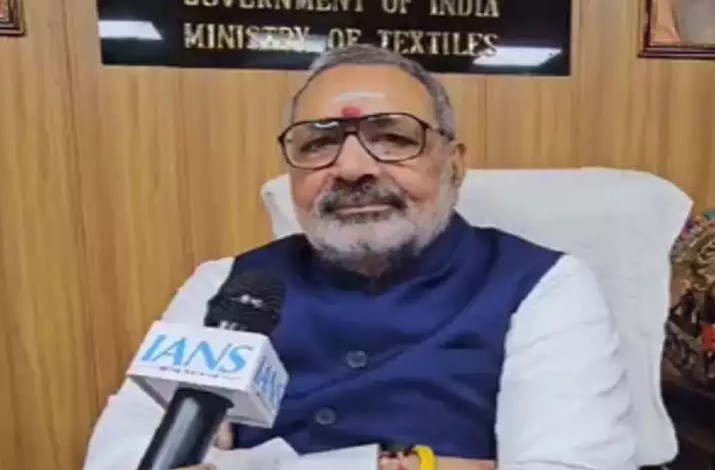 राहुल गांधी को एनआरसी की शुरुआत हिमाचल प्रदेश से करनी चाहिए : गिरिराज सिंह
