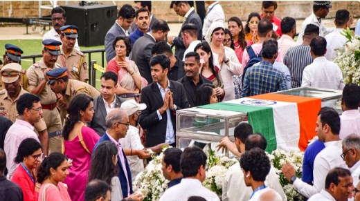 अलविदा अनमोल रतन. पंचतत्व में विलीन हुए रतन टाटा, नम आंखों से लोगों ने दी विदाई