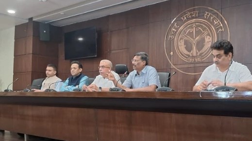 तहसीलदार के विदाई समारोह में सारी मर्यादा भूले राजस्वकर्मी, महिला डांसरों के साथ खूब लगाए ठुमके