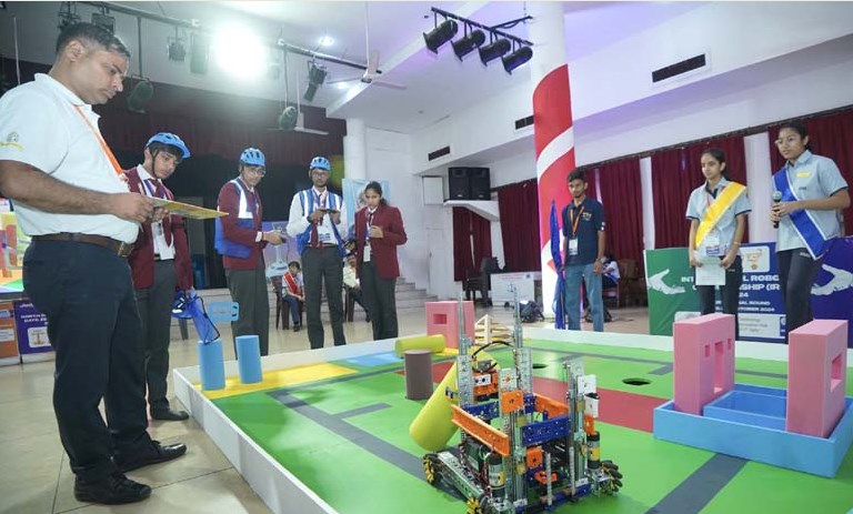 सी.एम.एस. गोमती नगर प्रथम कैम्पस की मेजबानी में रोबोटिक्स चैम्पियनशिप का आयोजन