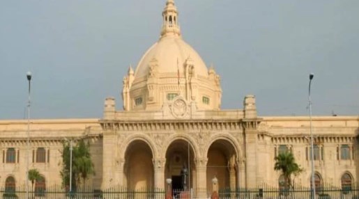 विधानसभा के बाहर युवक ने पेट्रोल छिड़ककर की आत्मदाह करने की कोशिश, 50 फीसदी तक झुलसा