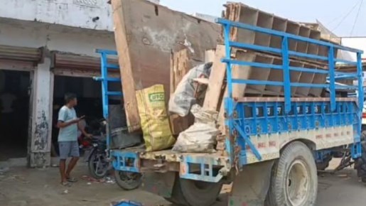 बहराइच हिंसा : बुलडोजर ऐक्शन से पहले ही खाली होने लगीं दुकानें, मकानों पर चलने लगे हथौड़े