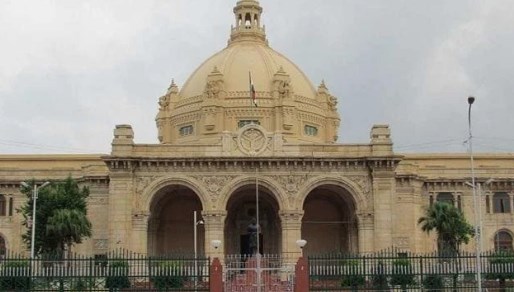 विधानसभा के बाहर एक ही परिवार के सात लोगों ने की आत्मदाह की कोशिश, पुलिस ने बचाई सबकी जान