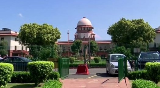 हाई कोर्ट ने वकील पर लगा दिया था 1 लाख का जुर्माना, सुप्रीम कोर्ट ने लगाई फैसले पर रोक