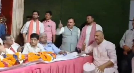 कानपुर में पीडीए के सम्मेलन में विधायकों और जिलाध्यक्ष में कहासुनी, आपस में भिड़े समर्थक