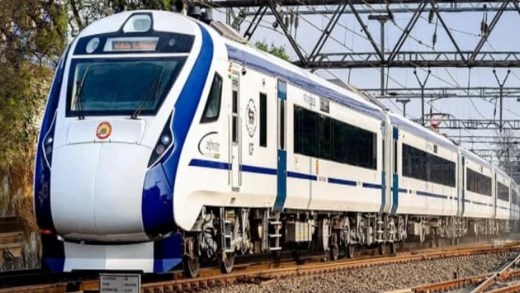 वाराणसी से दिल्ली जा रही वंदेभारत एक्सप्रेस पर पथराव, कोच का टूटा शीशा, यात्रियों में हड़कंप