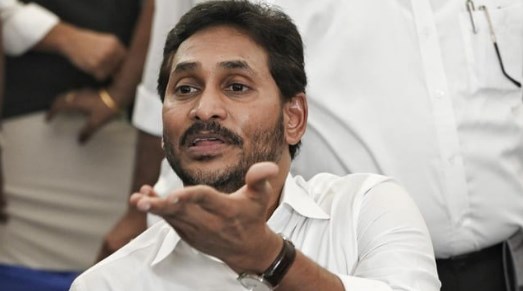 पूर्व CM के घर में शेयर्स को लेकर कलह, मां और बहन के खिलाफ छेड़ दी कानूनी जंग