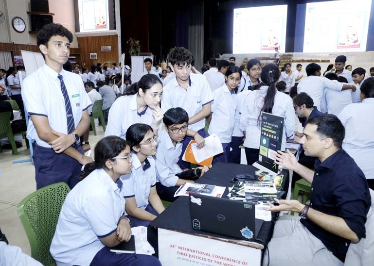 सी.एम.एस. में  यूनिवर्सिटी फेयर का भव्य आयोजन,