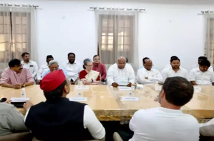 इंडिया ब्लॉक के फ्लोर लीडर्स की बैठक आज, कई अहम मुद्दों पर होगी चर्चा