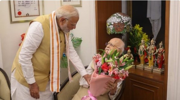 97 साल के हुए लालकृष्ण आडवाणी, पीएम मोदी ने की मुलाकात, शाह ने भी दी जन्मदिन की शुभकामनाएं