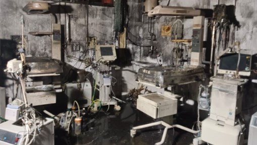 झांसी अग्निकांड के बाद हरकत में सरकार, लखनऊ के 80 अस्पतालों को थमाया नोटिस