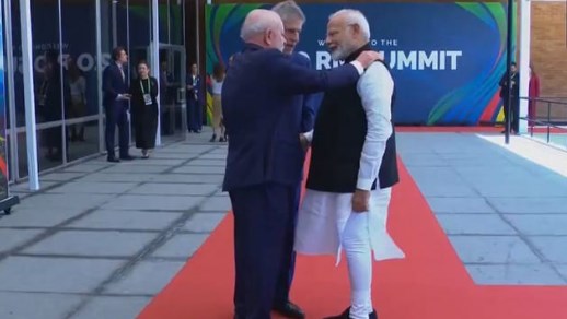 ब्राजील में भी PM मोदी का जलवा, गर्मजोशी से मिले राष्ट्रपति सिल्वा; कंधे पर हाथ रख देर तक करते रहे बात
