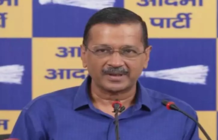 अरविंद केजरीवाल ने सफाई कर्मचारियों को किया अपने घर चाय पर आमंत्रित