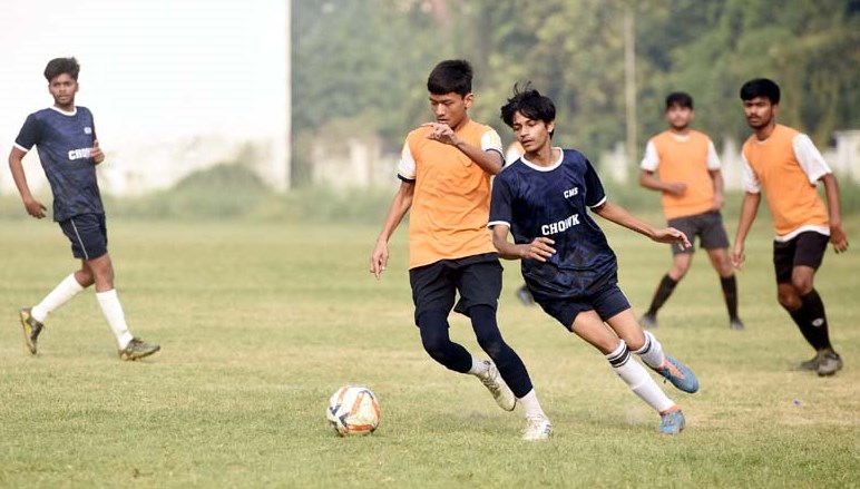 काँटे के मुकाबलों में अपनी खेल प्रतिभा का जोरदार प्रदर्शन किया बाल फुटबालरों ने