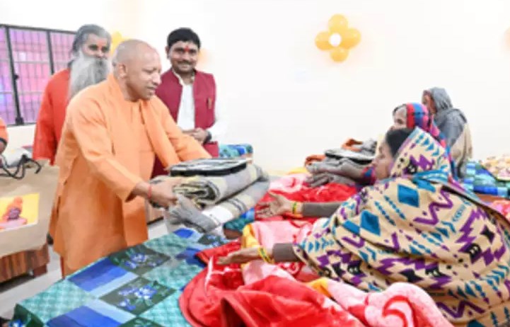 हर जरूरतमंद को सम्मानजनक आश्रय देने के लिए डबल इंजन सरकार प्रतिबद्ध : सीएम योगी