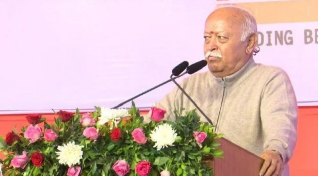 अतिवादिता छोड़कर धर्म का मध्यम मार्ग लेकर चलना है… संघ प्रमुख मोहन भागवत का नया बयान