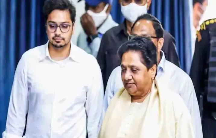मायावती के भतीजे ने राहुल और प्रियंका गांधी पर साधा निशाना, कह दी इतनी बड़ी बात की...