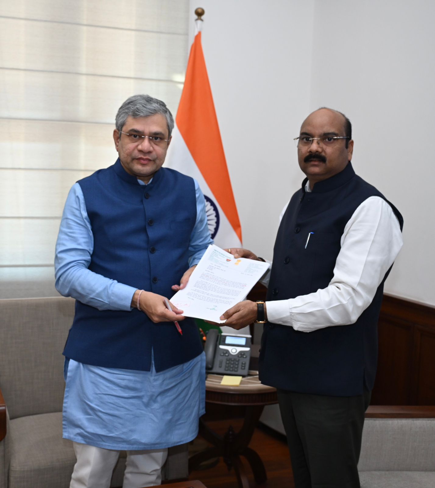 भाजपा सांसद अरुण सागर ने दिल्ली में रेल मंत्री से मुलाकात कर शाहजहांपुर की समस्याओं को उठाया