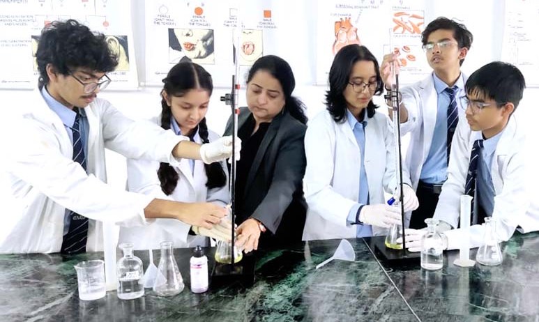 सी.एम.एस. कैम्ब्रिज टीम ‘बेस्ट इन साउथ एशिया-2024’ अवार्ड से सम्मानित