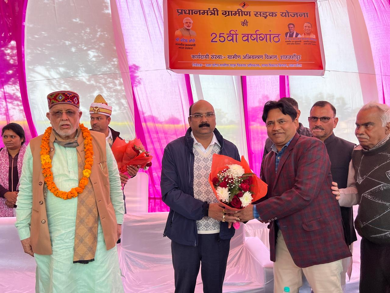 भाजपा सांसद ने वित्त मंत्री के साथ नगर विधानसभा क्षेत्र में करीब 12 करोड़ रुपये की लागत से बनने वाली तीन मार्गो का किया लोकार्पण 