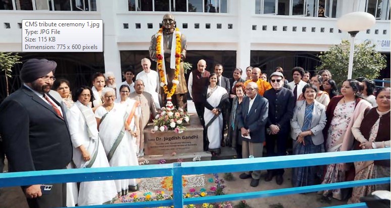 सी.एम.एस. संस्थापिका डा. भारती गाँधी ने किया डा. जगदीश गाँधी की प्रतिमा का अनावरण