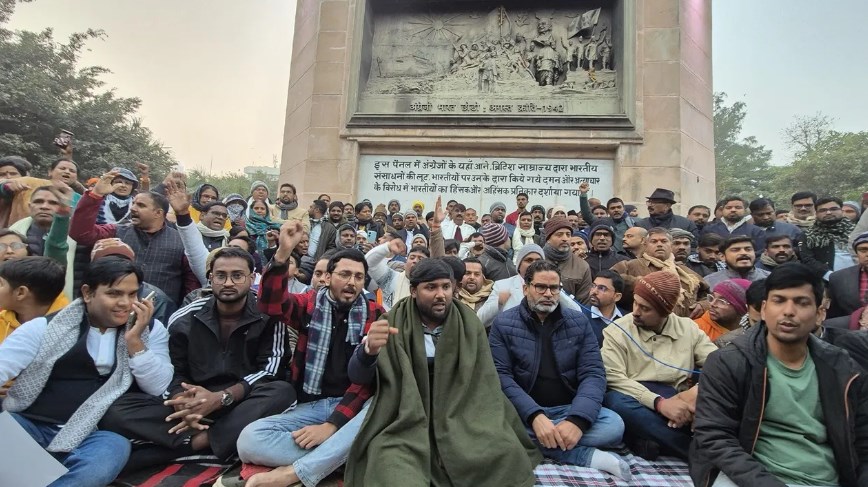 बीपीएससी अभ्यर्थियों के समर्थन में उतरे प्रशांत किशोर, आमरण अनशन पर बैठे