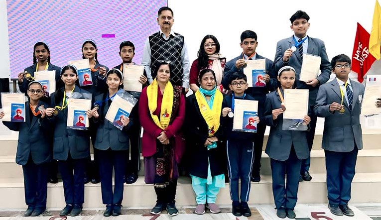 भारतीय सँस्कृति ज्ञान परीक्षा में सी.एम.एस. छात्रों  ने 4 गोल्ड मेडल समेत 12 पदक जीते