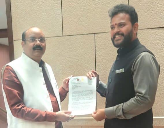 भाजपा सांसद अरुण सागर ने केंद्रीय नागरिक उड्डयन मंत्री किंजरापु राममोहन नायडू को पत्र देकर शाहजहांपुर में हवाई अड्डा बनाने की रखी मांग