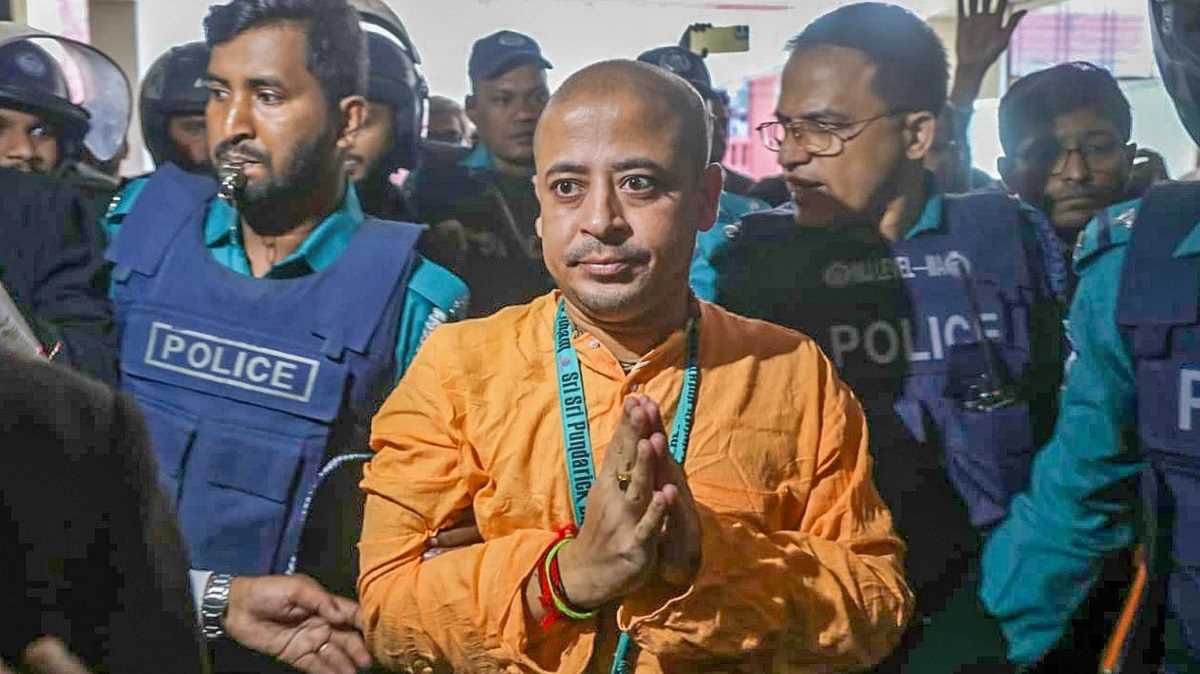 बांग्लादेश : चिन्मय कृष्ण दास को जमानत, क्या जेल से हो पाएगी रिहाई ?