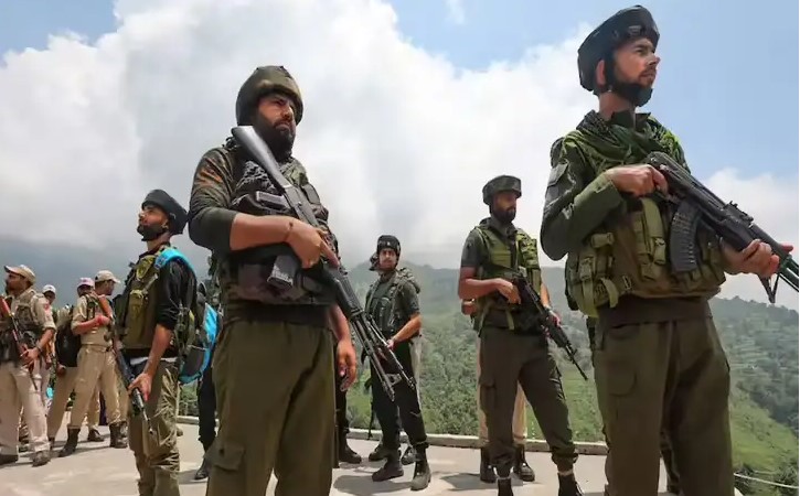 कश्मीर में आतंक फैलाने के लिए पाकिस्तान ने बदली स्ट्रैटजी, बनाई हिटलिस्ट