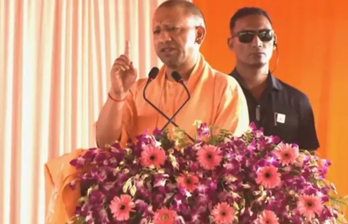 सीएम योगी का फूटा गुस्सा, कहा- सपा के नेता का बयान है या फिर पाक प्रवक्ता...