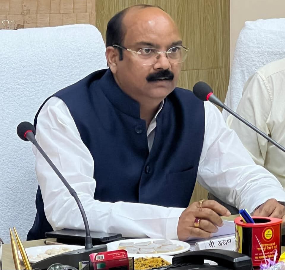 Shahjahanpur : जिला विद्युत विभाग की बैठक में अध्यक्षता करते हुए भाजपा  सांसद अरुण सागर ने अधिकारियों की लापरवाही पर लगाई फटकार