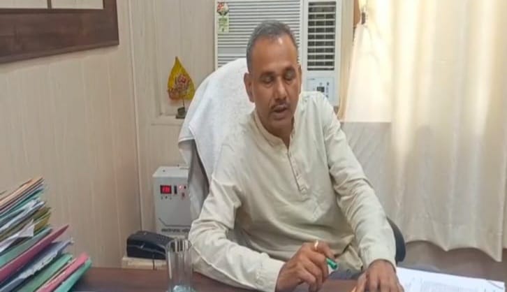 शाहजहांपुर : पशु चिकित्सा विभाग ने पोल्ट्री फार्म से सैंपल लेने के लिए 15 टीमें.की गठित, अगर सैंपल पाजिटिव आता है तो जिले में एलर्ट घोषित 