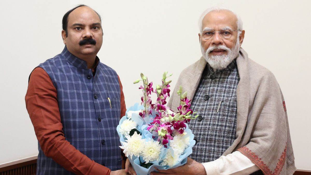 मोदी-योगी की सरकार में सांसद अरुण सागर की पहल पर विकलांगों और आर्थिक रूप से कमजोर वरिष्ठ नागरिकों के लिए लगेंगे प्रशिक्षण शिविर. 