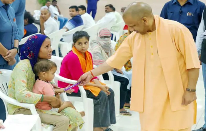 लखनऊ में मुख्यमंत्री योगी आदित्यनाथ का जनता दर्शन, 60 से अधिक फरियादियों से की मुलाकात – शिकायतों पर तत्काल कार्रवाई के निर्देश