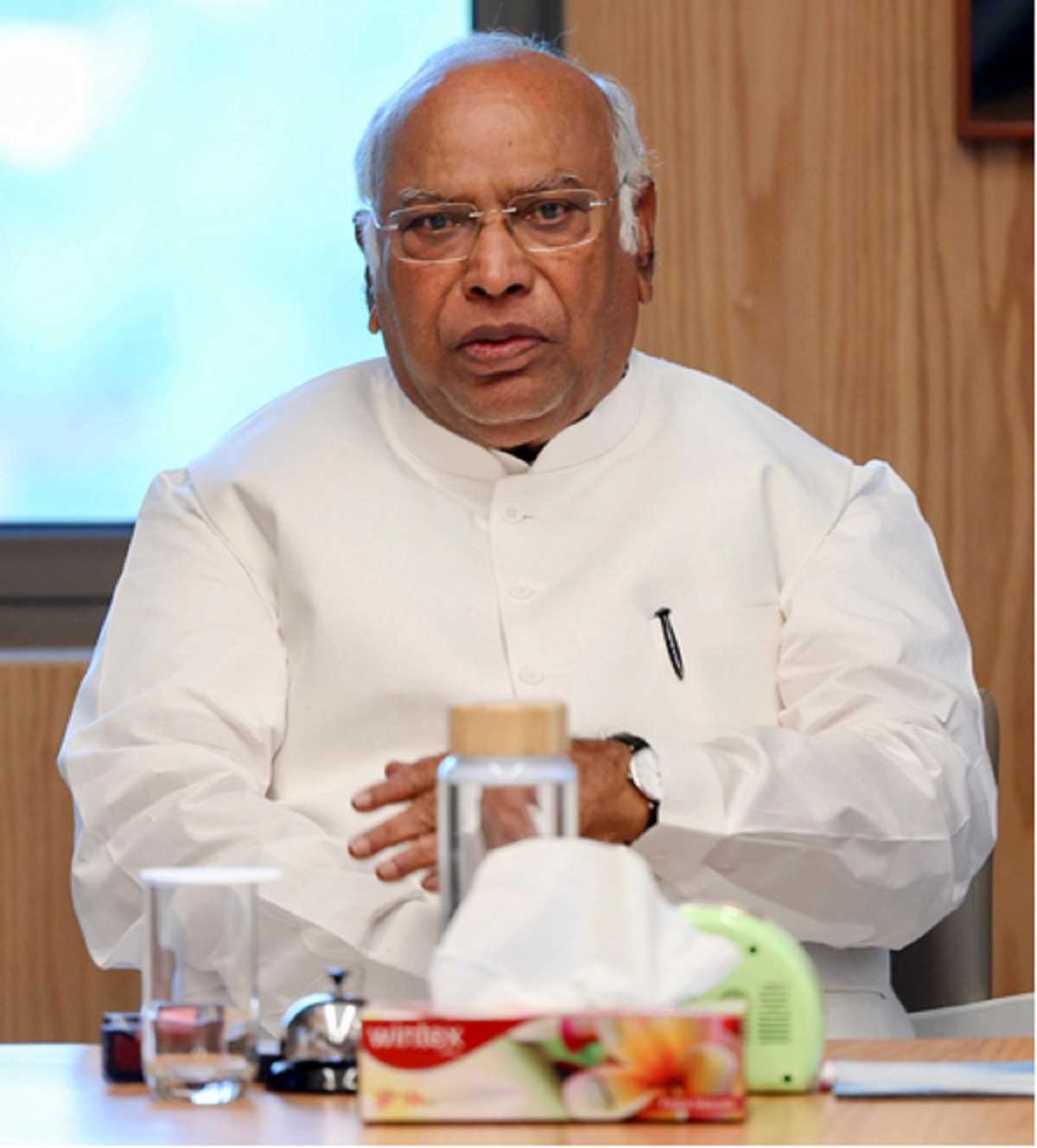 जाति जनगणना को लेकर खड़गे ने कहा, समाज के सभी वर्ग के सही आंकड़े सामने आने चाहिए