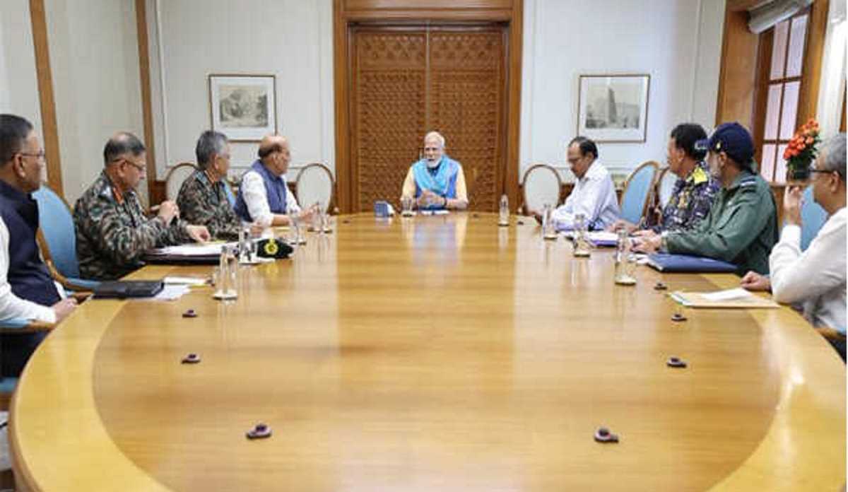 पीएम मोदी ने ऑपरेशन सिंदूर की जानकारी ली, सेना प्रमुखों से की मुलाकात