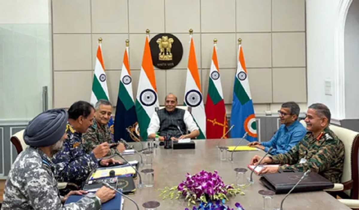 रक्षा मंत्री ने सेना प्रमुखों के साथ की ‘ऑपरेशन सिंदूर’ व मौजूदा स्थिति की समीक्षा
