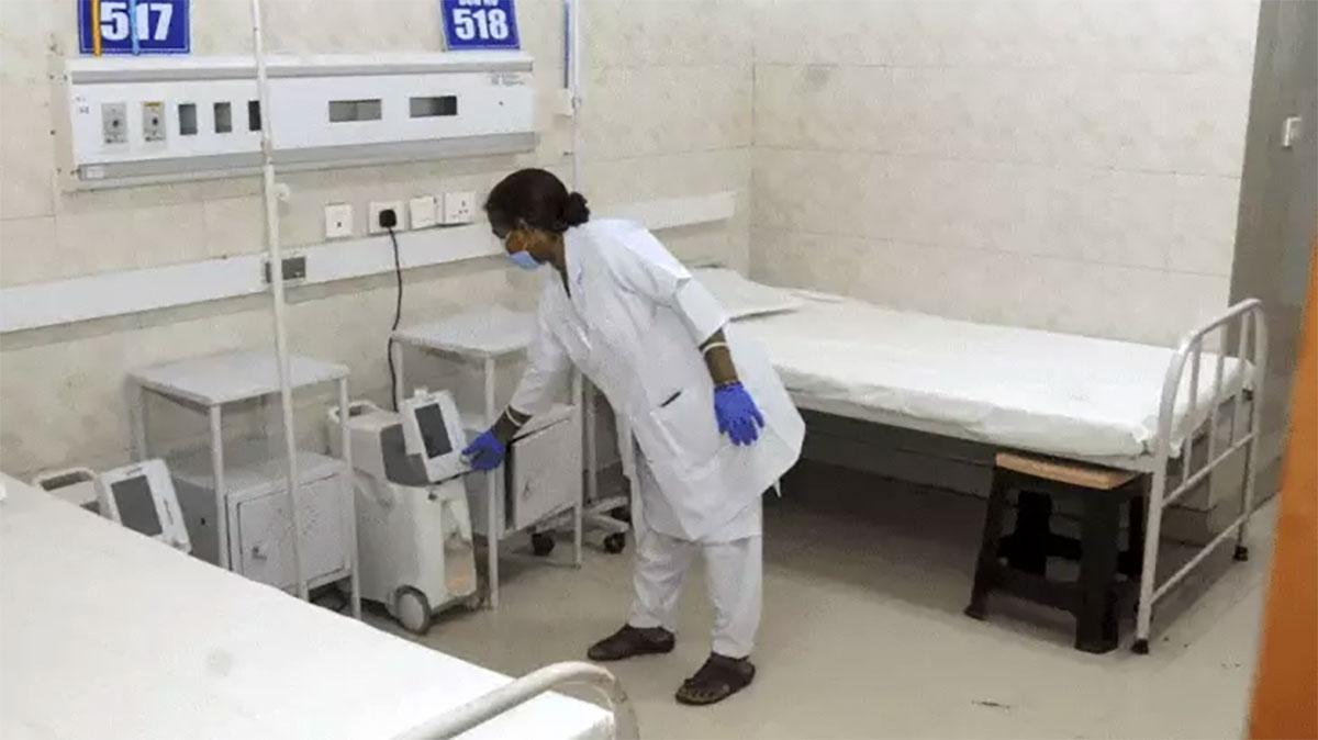 Corona Cases in India: भारत में फिर बढ़ा कोरोना का खतरा, JN.1 वेरिएंट के मामले तेजी से बढ़े
