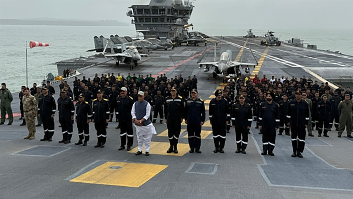 Operation Sindoor: रक्षा मंत्री राजनाथ सिंह का INS विक्रांत दौरा, नौसेना की तैयारियों और जज्बे की सराहना