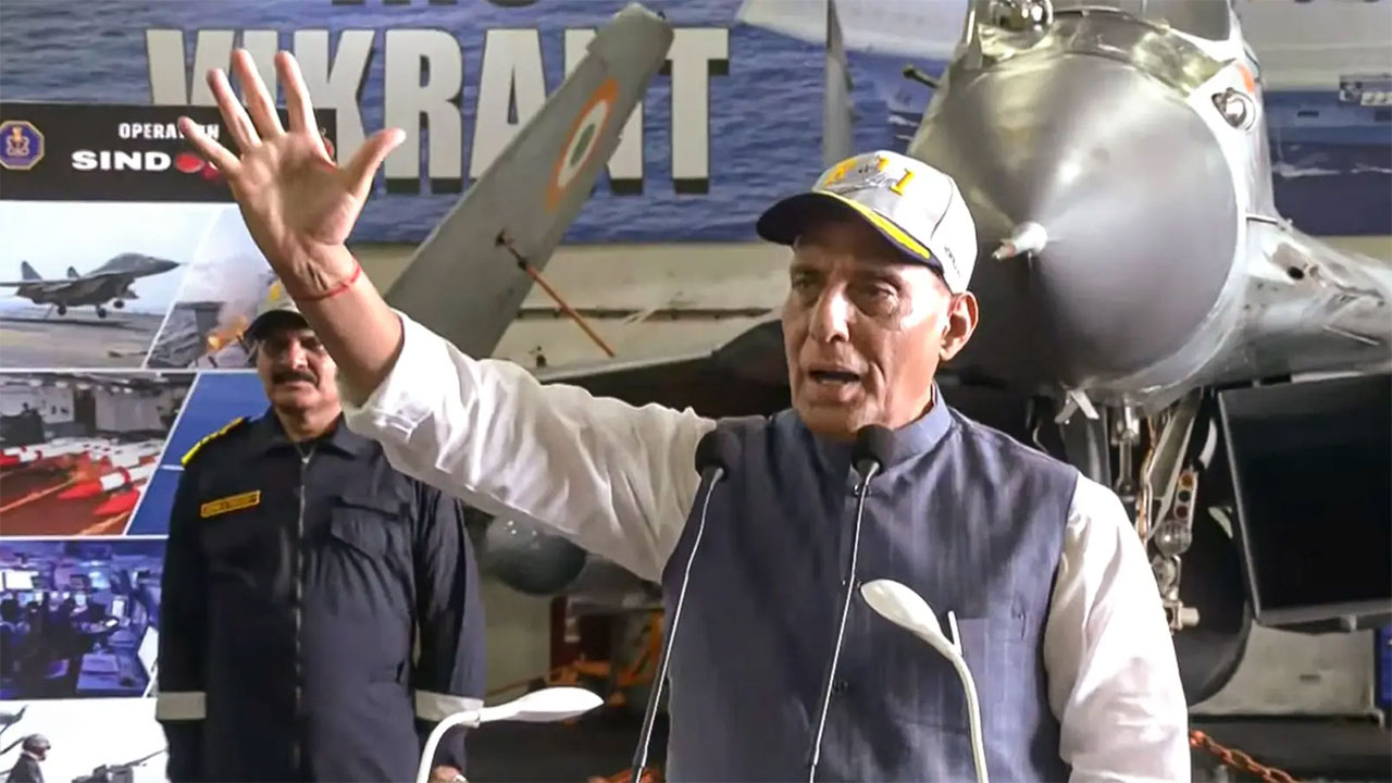 INS Vikrant से रक्षा मंत्री राजनाथ सिंह का कड़ा संदेश, हाफिज़ सईद और मसूद अज़हर को भारत को सौंपे पाकिस्तान