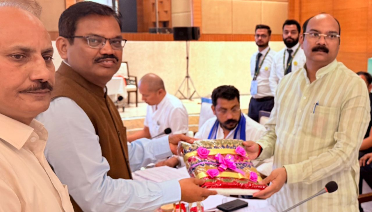 चंडीगढ़ में एससी-एसटी के कल्याण संबंधी संसदीय समिति की बैठक में शाहजहांपुर सांसद अरुण सागर बोले SC-ST का कल्याण एवं उत्थान करना मेरे जीवन का पहला उद्देश्य