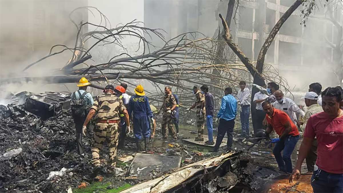 Air India Plane Crash: शवों के साथ ‘ताबूत मत खोलना’ का संदेश, परिवारों में ग़म